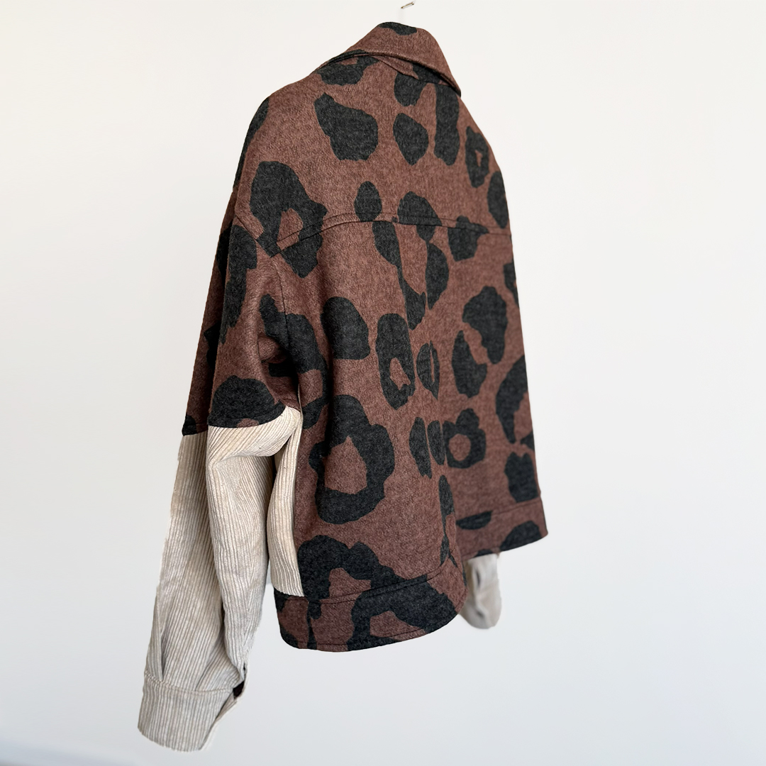 کت زنانه آوین پلنگی نمای پشت با پارچه پشمی طرح لئوپارد