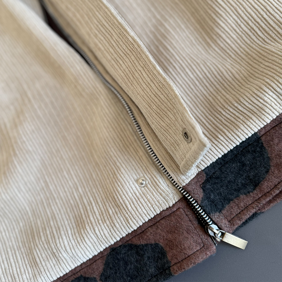 جزییات زیپ و دکمه‌ پرسی کت زنانه مدل آوین پلنگی