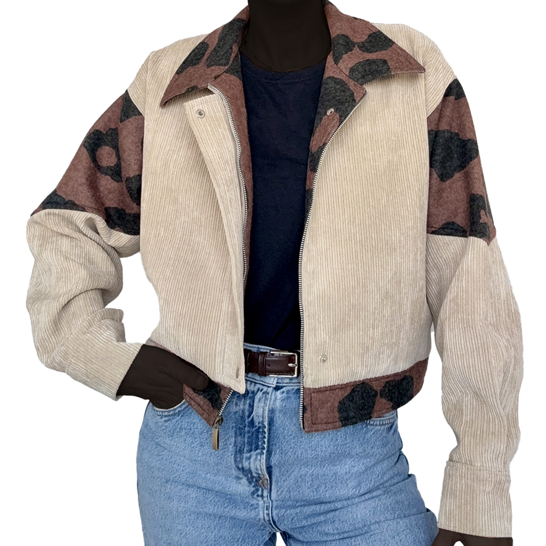 کت زنانه زمستانه آوین پلنگی نمای جلو با یقه شکاری