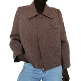 کت زنانه مدل روما قهوهای روی تن با فرم آزاد