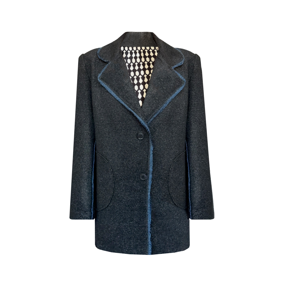 پالتو زنانه زمستانه گلدوزی برگ نمای جلو