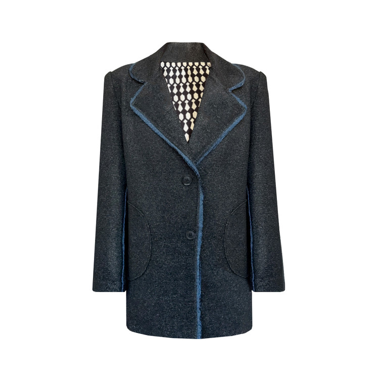 پالتو زنانه زمستانه گلدوزی برگ نمای جلو