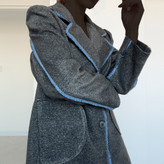 پالتو زنانه زمستانه گلدوزی برگ روی تن با فرم آزاد