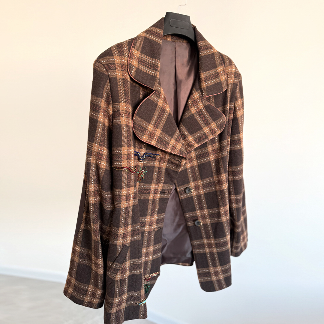 پالتو زنانه جواهردوزی مدل رز با یقه پهن و طرح چهارخانه