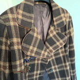 جزییات یقه پالتو زنانه پشمی جواهردوزی مدل رز