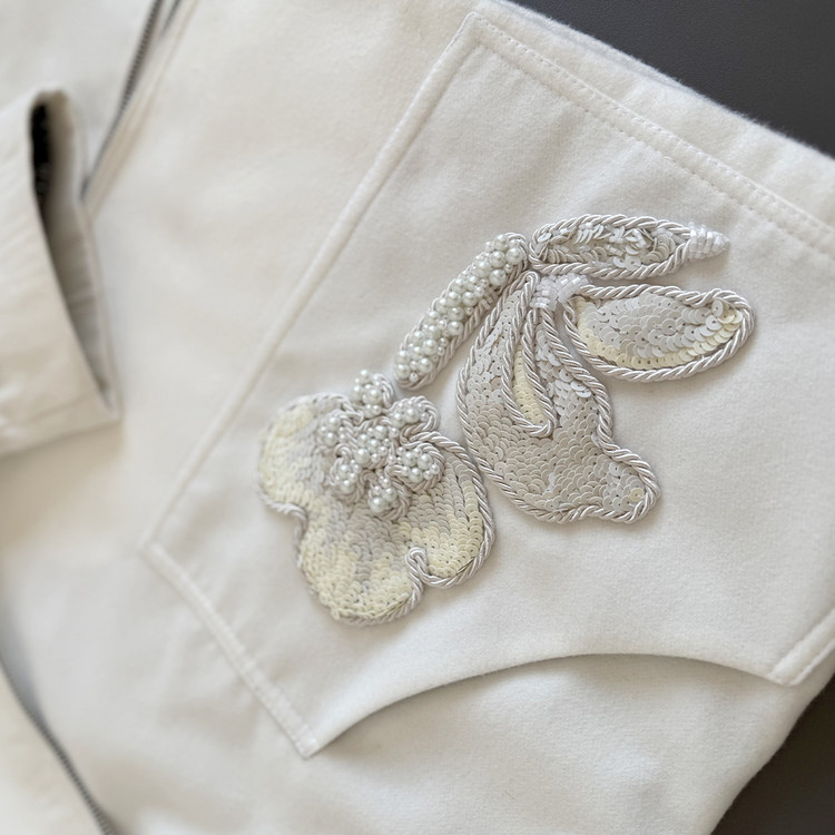 جزییات بافت فوتر و جواهردوزی کت زنانه مدل روما