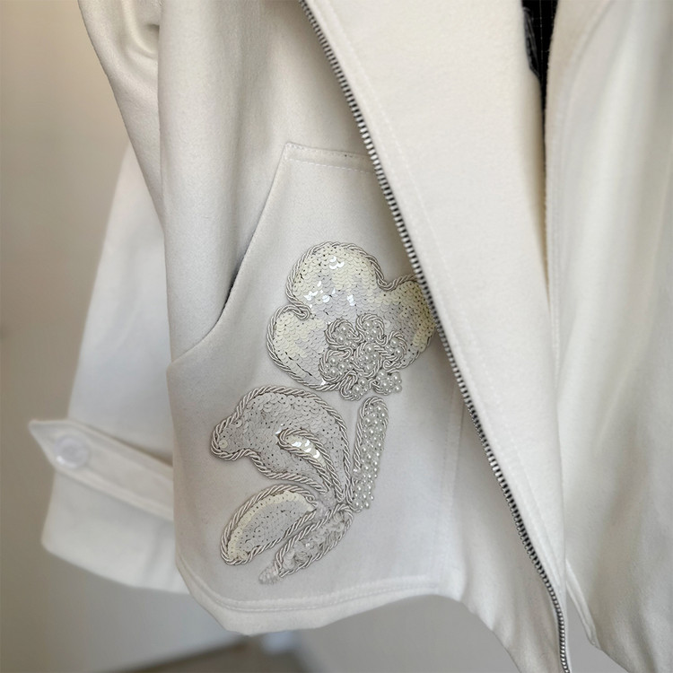 جزییات پولک و مروارید جواهردوزی کت زنانه مدل روما