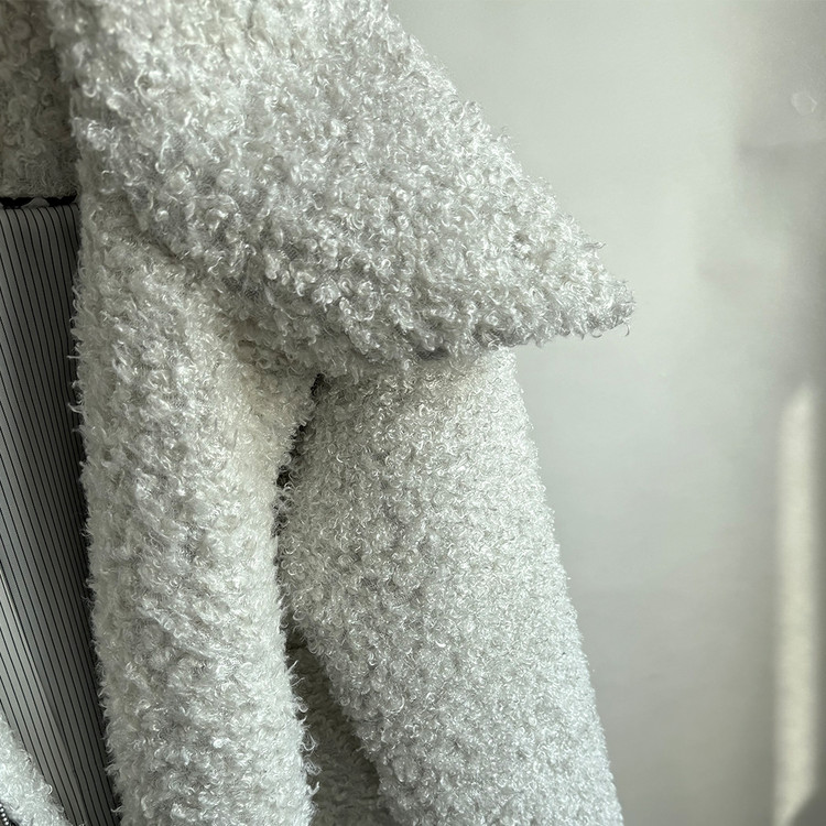 جزییات بافت بوکله پالتو زنانه ملودی